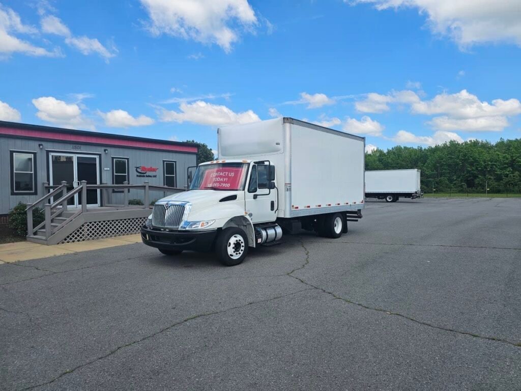 2019 International Durastar 4300 16 ft Box Truck