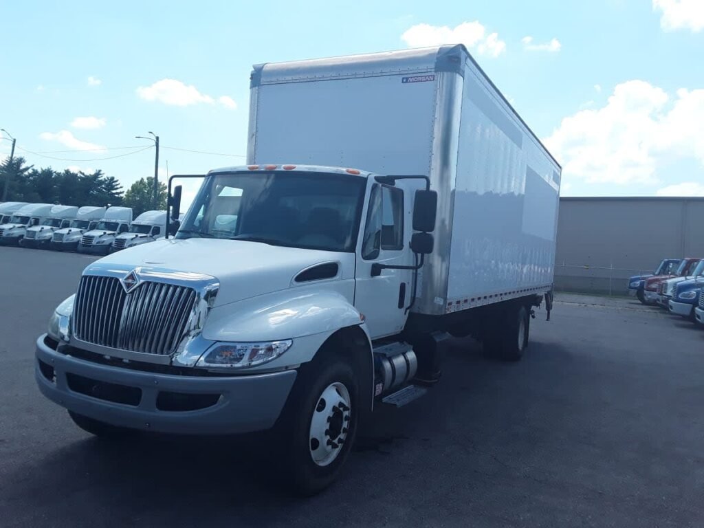 2019 International Durastar 4300 26 ft Box Truck