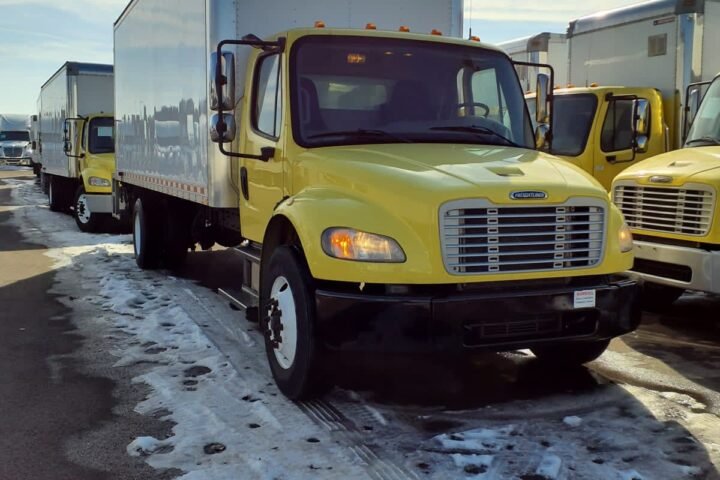 2016 Freightliner M2 106 24 ft Box Truck