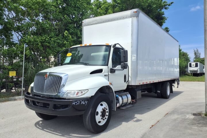 2020 International MV 26 ft Box Truck