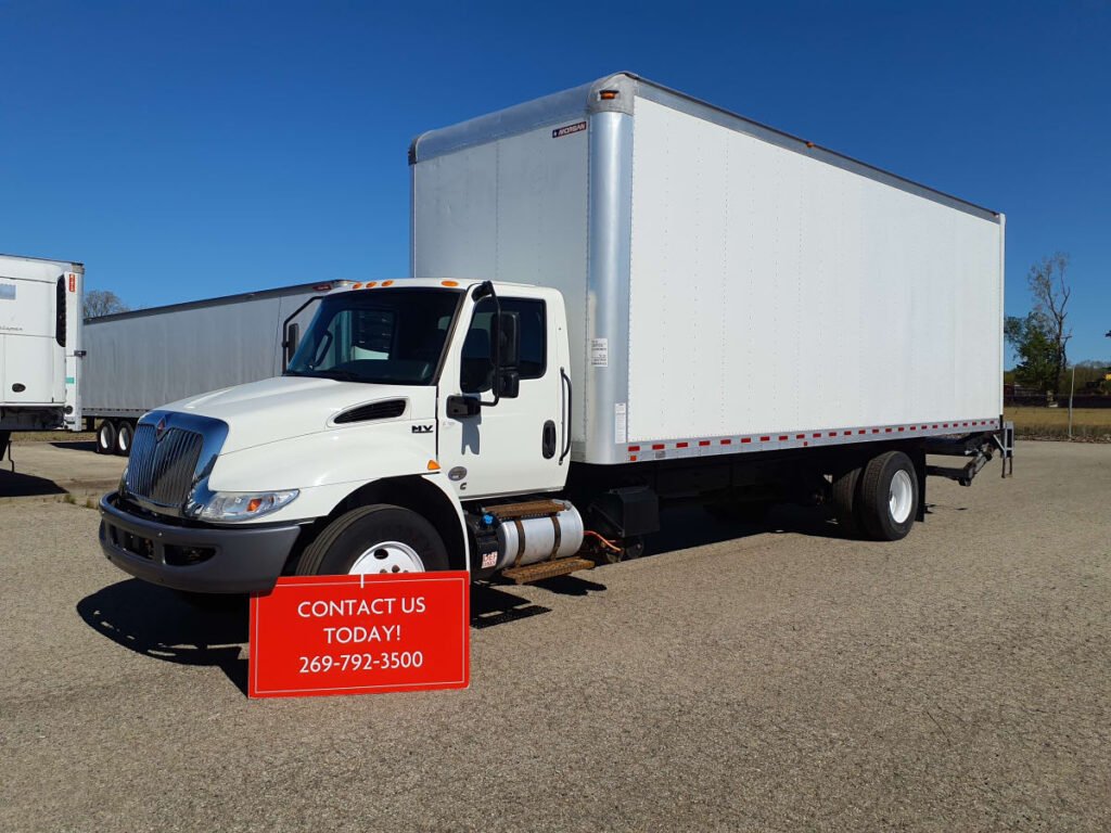 2020 International MV 26 ft Box Truck
