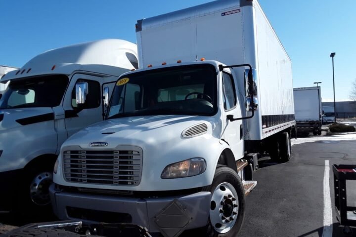 2018 Freightliner M2 106 26 ft Box Truck