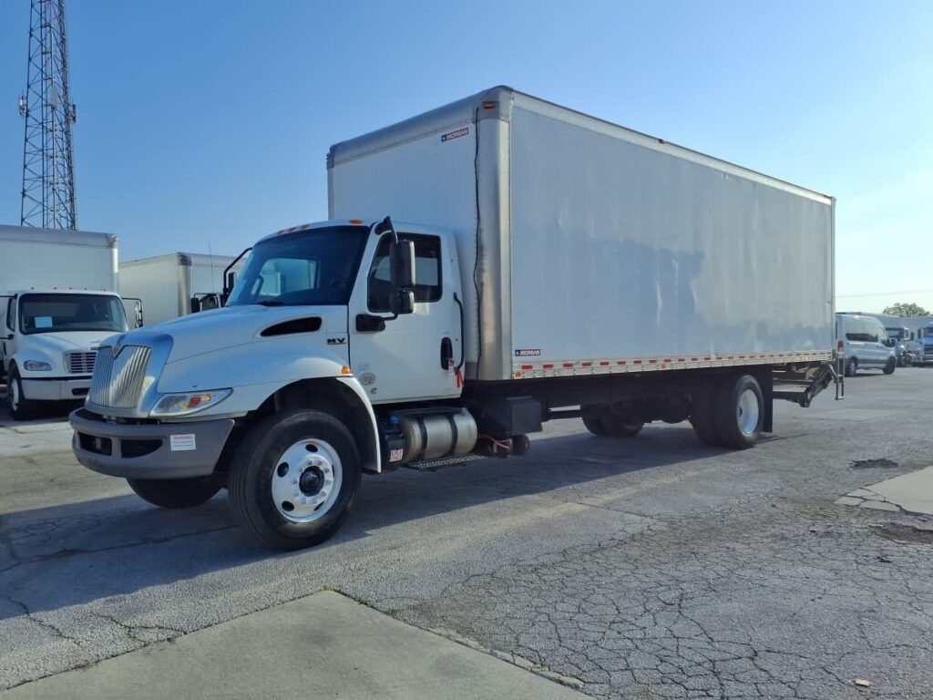 2020 International MV 26 ft Box Truck