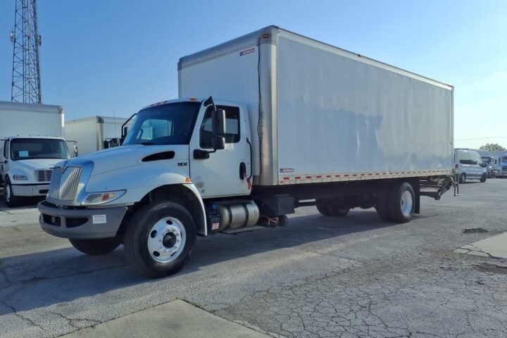 2020 International MV 26 ft Box Truck