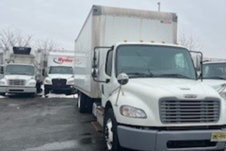 2018 Freightliner M2 106 22 ft Box Truck