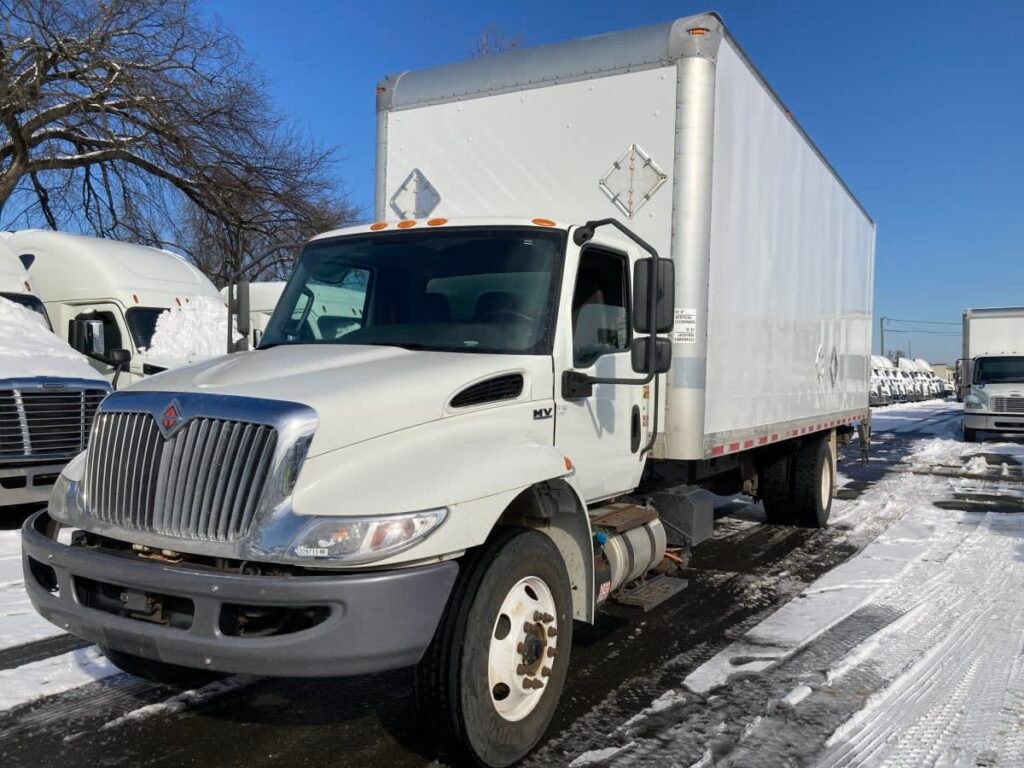 2020 International MV 26 ft Box Truck