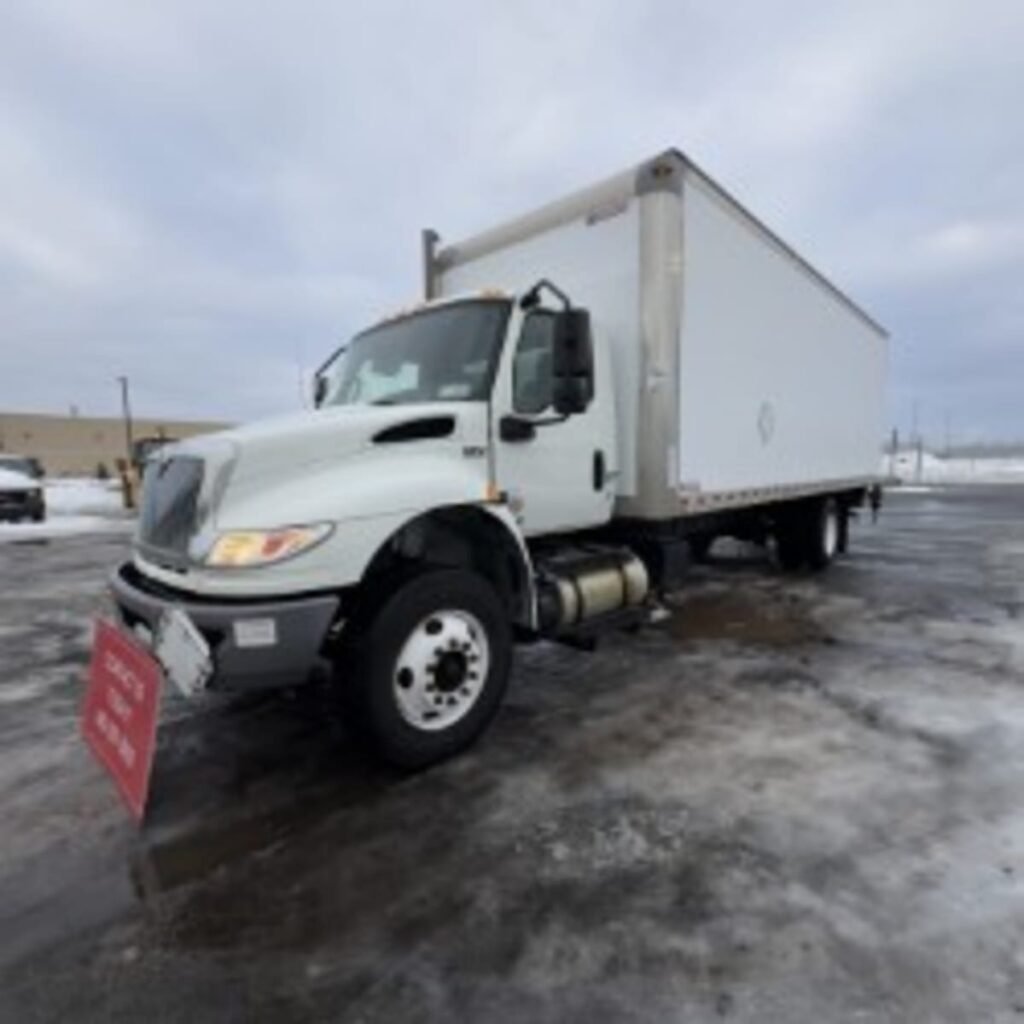 2020 International MV 26 ft Box Truck