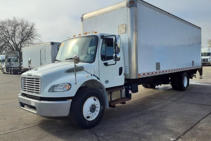 2018 Freightliner M2 106 26 ft Box Truck