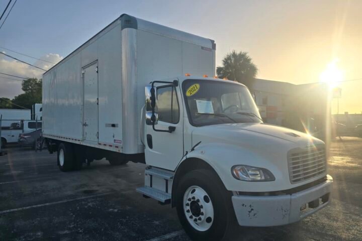 2021 Freightliner M2 106 26 ft Box Truck