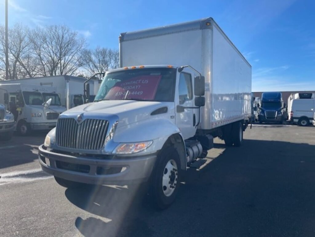2020 International MV 26 ft Box Truck