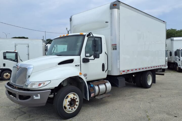 2020 International MV 16 ft Box Truck