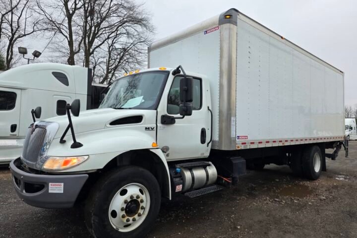 2020 International MV 24 ft Box Truck