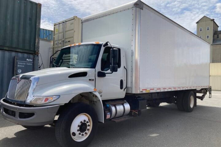 2019 International MV 26 ft Box Truck