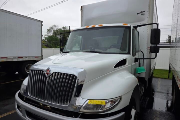 2019 International Durastar 4300 16 ft Box Truck