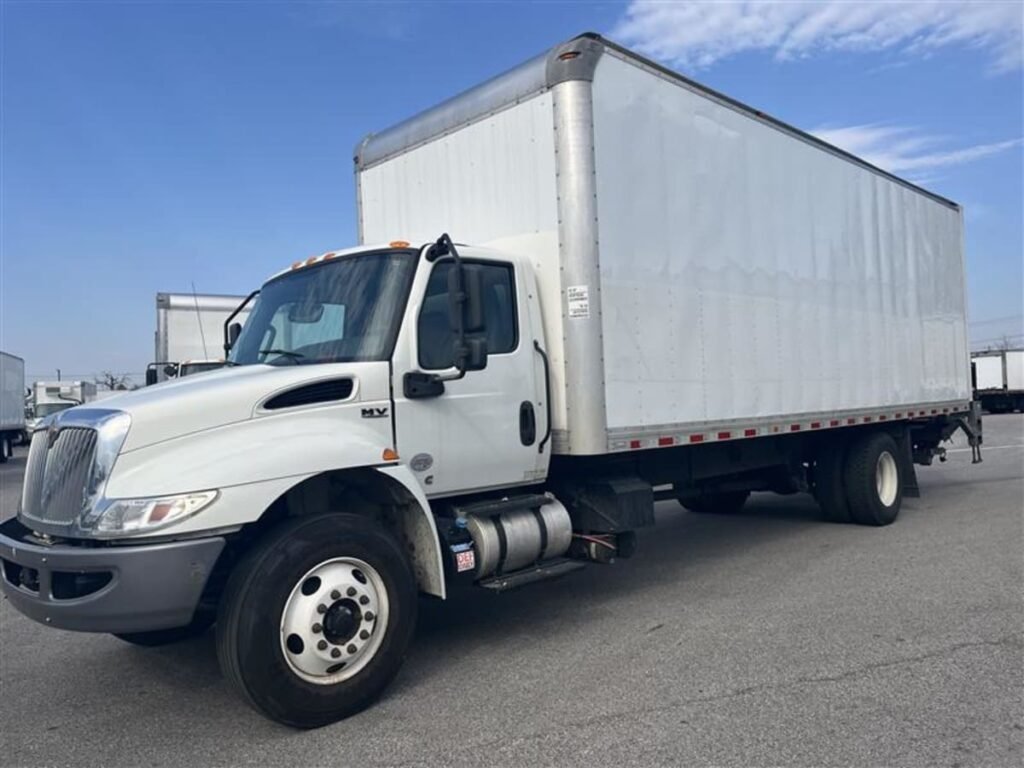2019 International MV 26 ft Box Truck