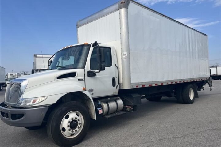 2019 International MV 26 ft Box Truck
