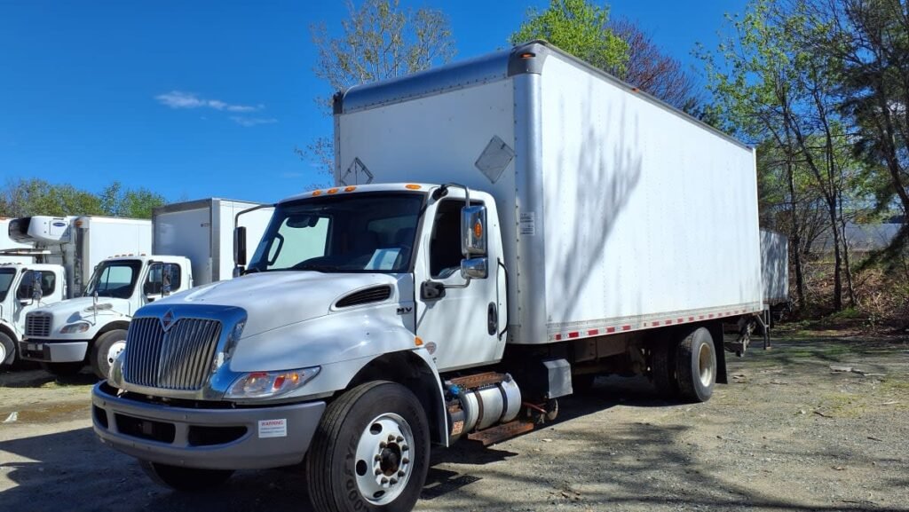 2020 International MV 24 ft Box Truck