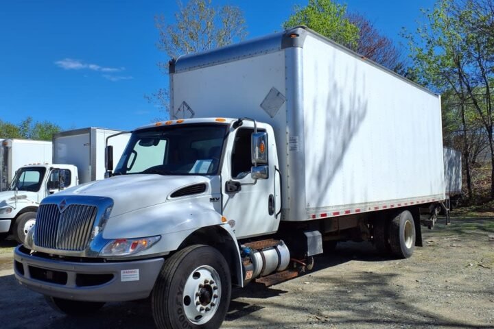2020 International MV 24 ft Box Truck
