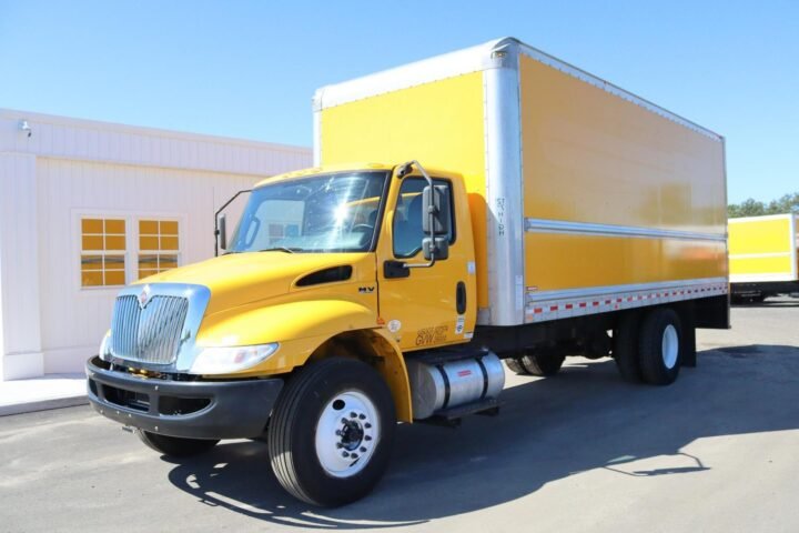 2020 International MV Box Truck