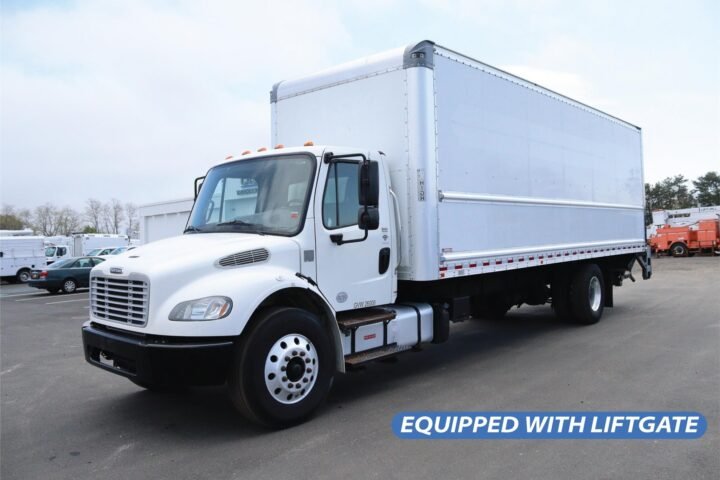 2016 Freightliner Business Class M2 106 26 ft Box Truck