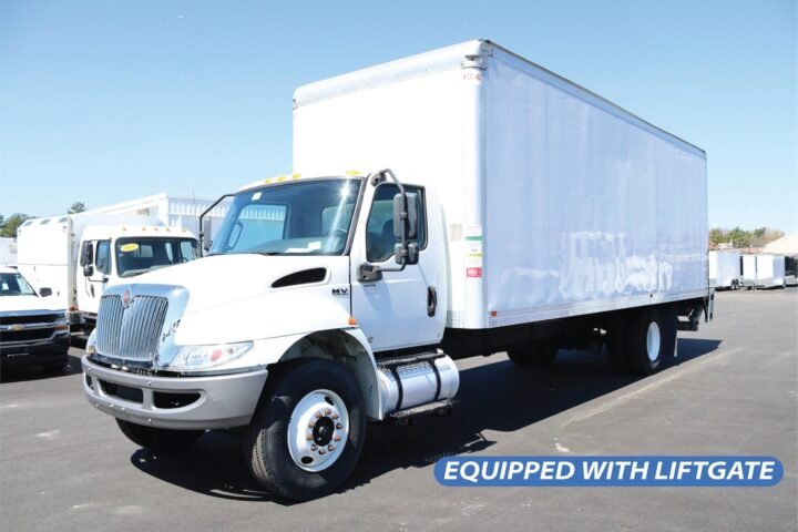 2020 International MV 26 ft Box Truck