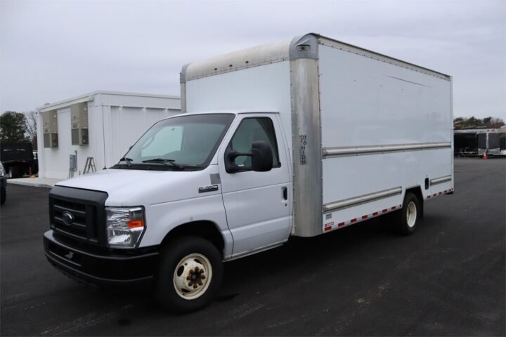 2018 Ford E350 SD 16 ft Box Truck