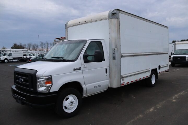 2018 Ford E350 SD 16 ft Box Truck