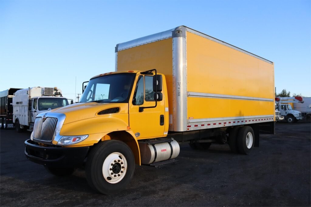 2018 International Durastar 4300 22 ft Box Truck – 165,060 mi