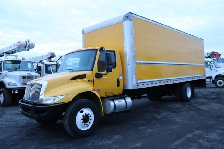 2020 International MV 26 ft Box Truck
