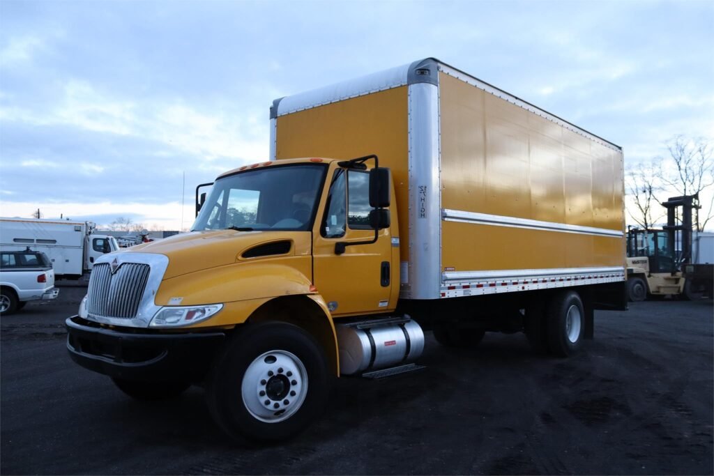 2018 International Durastar 4300 22 ft Box Truck – 164,118 mi