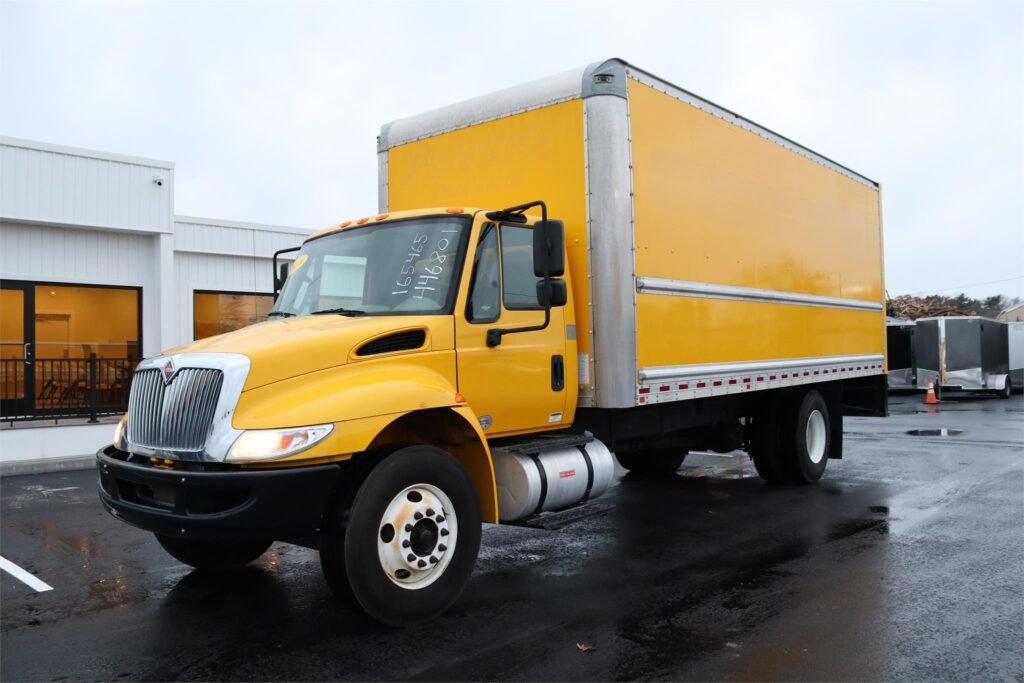 2018 International Durastar 4300 22 ft Box Truck – 165,914 mi
