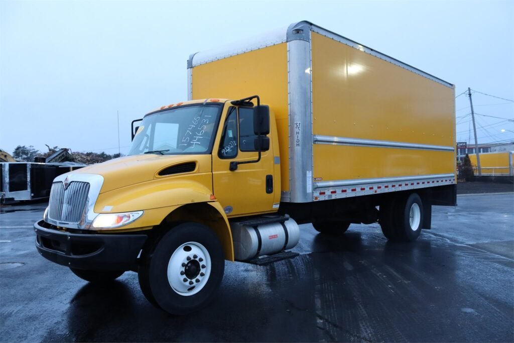 2018 International Durastar 4300 22 ft Box Truck – 157,410 mi