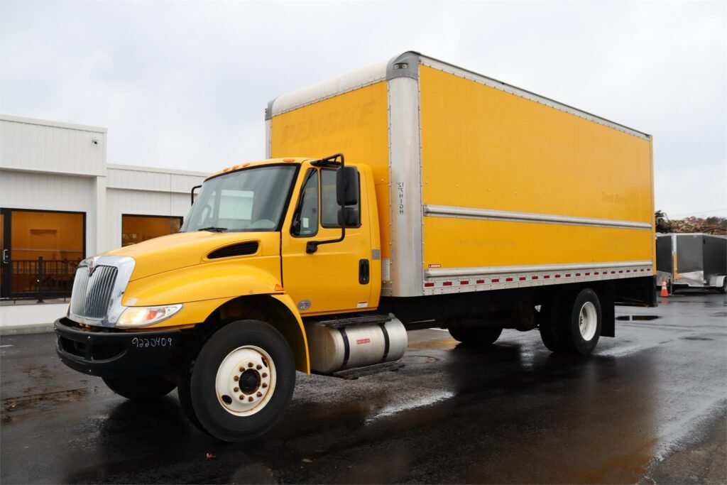 2018 International Durastar 4300 22 ft Box Truck – 169,099 mi