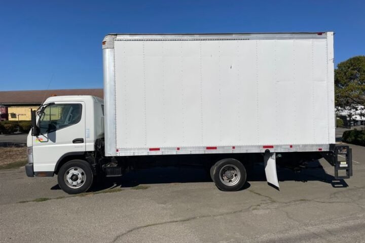 2016 Mitsubishi Fuso FE160 Box Truck