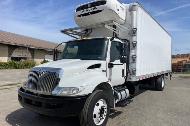 2019 International MV607 26 ft Reefer