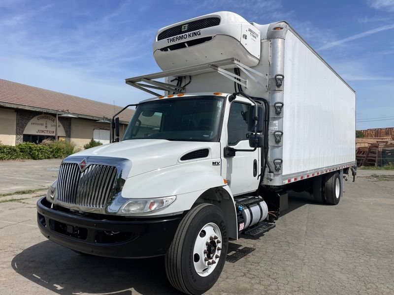 2019 International MV607 26 ft Reefer