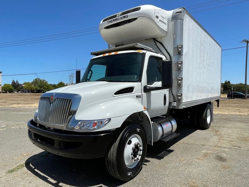 2019 International MV607 18 ft Reefer