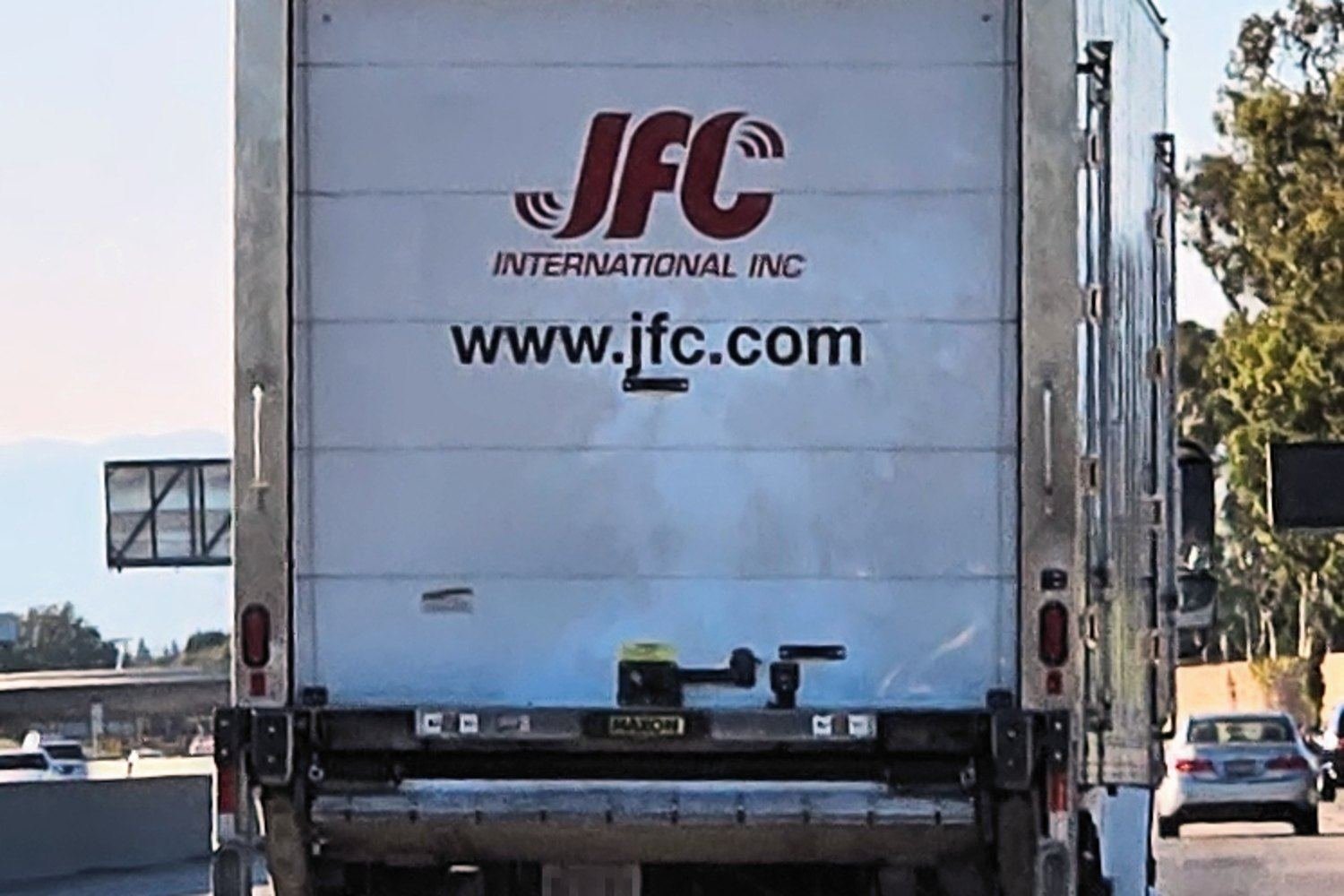 2017 Freightliner M2 106 20 ft Box - Image 4